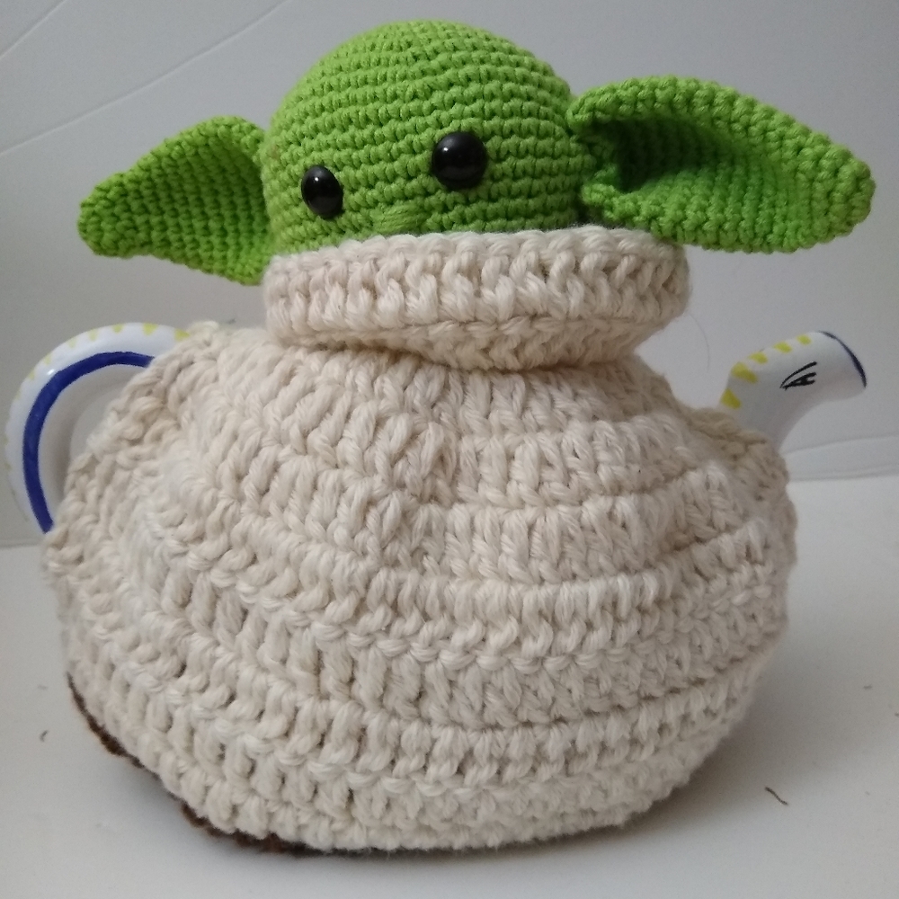 Baby alien 👽 teapot cozy